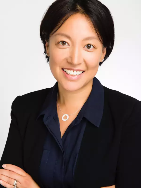 Lisa Son headshot